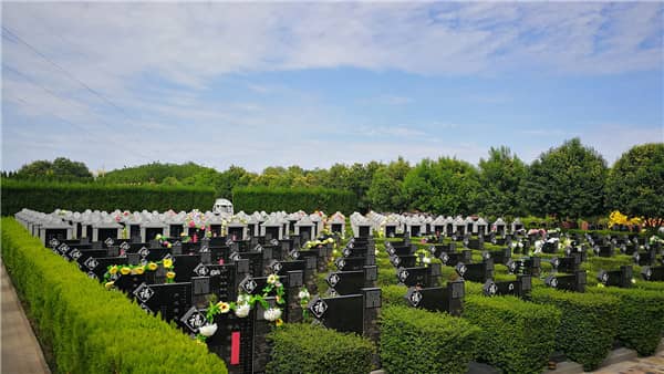 閻良漢皇樹葬墓園的建筑風(fēng)格有何特色?