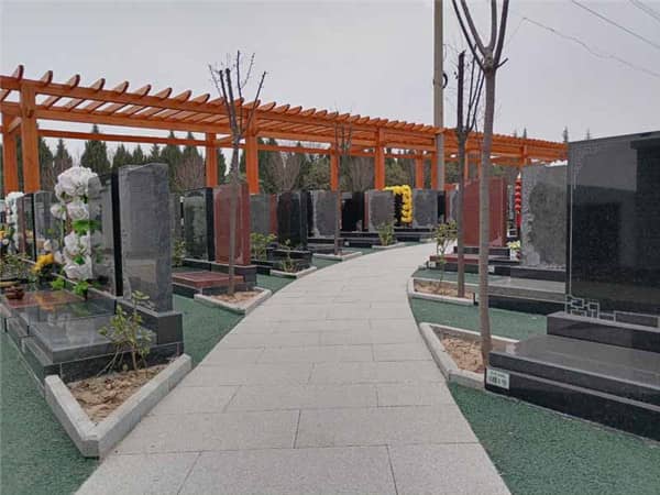 對于需要從西安市區前往西安閻良漢皇樹葬墓園的家屬,有哪些建議或注意事項?