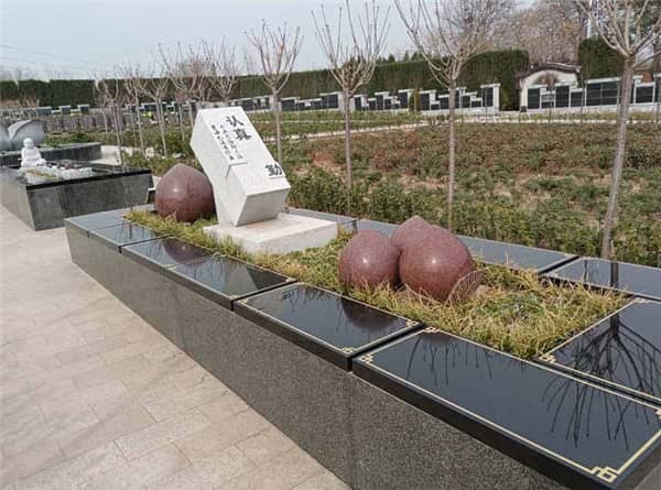 西安市有哪些知名的公益性陵園墓地?這些陵園墓地分別屬于哪一類,并請簡要介紹其中一兩家。