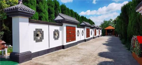 墳旁栽樹(shù)離多少米合適?距離建議與風(fēng)水考量