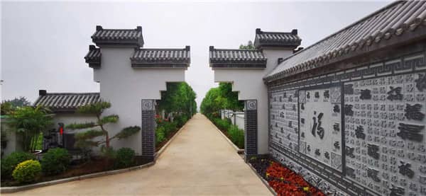 西安漢皇樹葬墓園提供的樹葬服務有哪些不同的檔次,這些檔次是如何影響最終價格的?