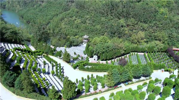 西安壽陽山墓園的墓碑設(shè)計(jì)有哪些特點(diǎn)?