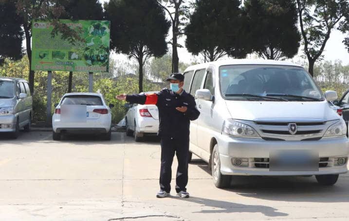 西安市民在選擇公墓時，應(yīng)如何權(quán)衡壽陽山墓園和高橋墓園的優(yōu)缺點？