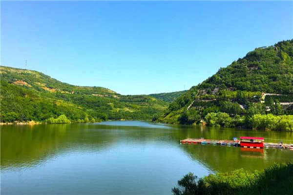 西安壽陽山骨灰墓園公墓位于西安市東南郊(看墓隨拍)