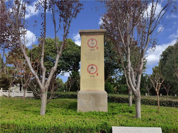 西安壽陽山墓園在規模和設計上有何特點？并列舉一些安眠于此的重要人物。