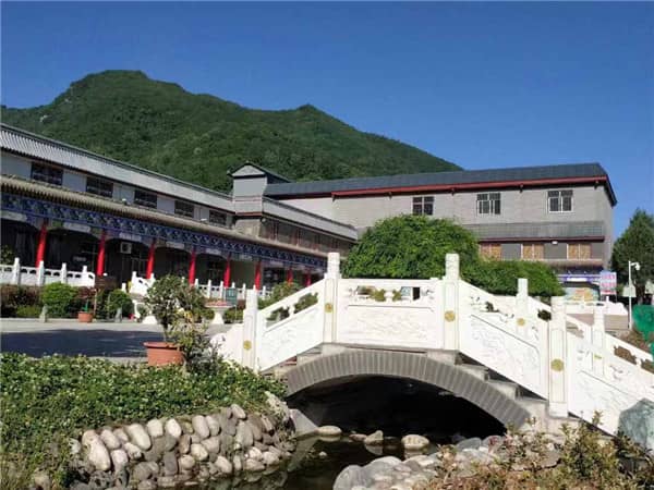 九龍山公墓(西安市鄠邑區(qū)石井街道譚峪口村南)