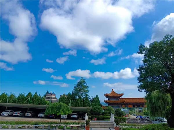 在行駛參考路線過程中,有哪些風景或地標性建筑值得一看?