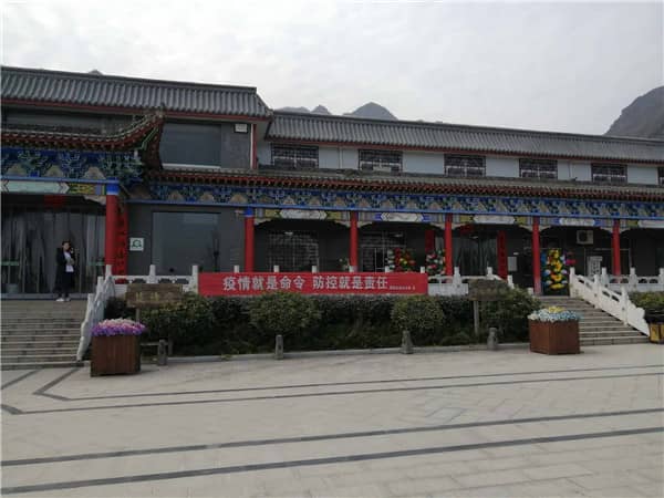 西安九龍山公墓的具體位置在哪里，它的主要特點是什么？