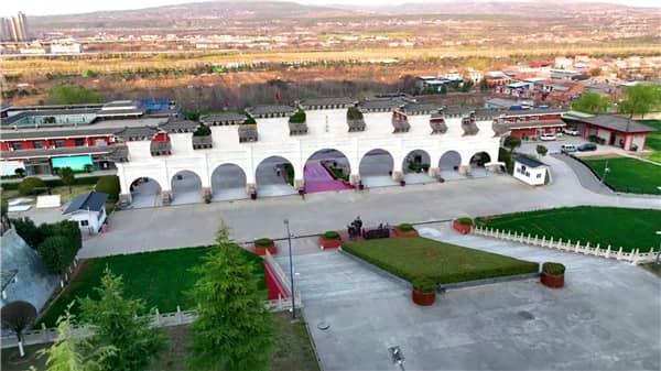 西安霸陵墓園新區(qū)分為哪些不同類型的墓區(qū)?