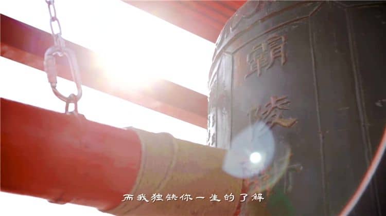 在清明節期間，西安霸陵墓園面臨哪些挑戰，并為此提出了哪些建議以緩解這些挑戰？