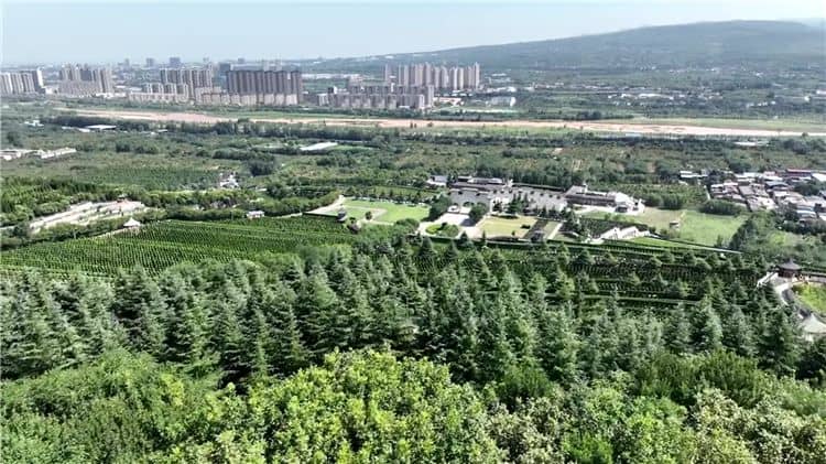 霸陵墓園新區(西安市灞橋區席王街道毛西村西側)