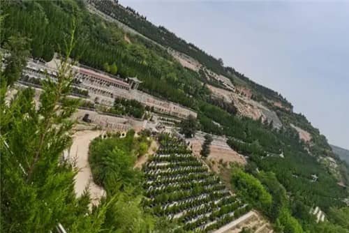 高橋墓園離市區(qū)15公里，交通便利