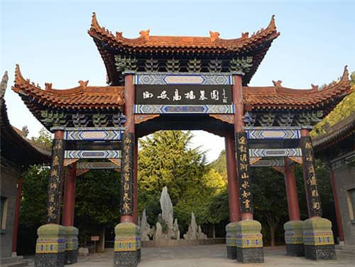 西安高橋墓園的環(huán)境特點(diǎn)是什么?為何說它是生態(tài)公園式青山綠水公墓?