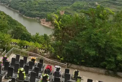 雙穴墓排位擺放的布局與建議
