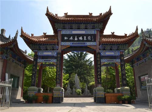 西安高橋墓園價(jià)格全解析:如何選擇性價(jià)比最高的墓園