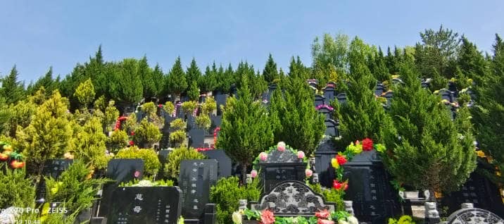 西安白鹿原墓園的交通情況如何？是否有便捷的公共交通方式到達？