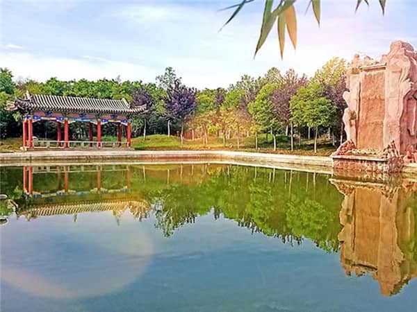 在西安購(gòu)買墓地時(shí),如何確保所選墓地的合法性與風(fēng)水質(zhì)量?